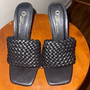 Size 6 black heels. Never worn from Forever 21